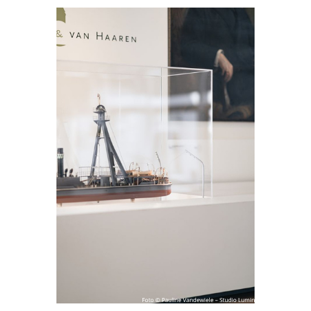 Plexiglas vitrinekap | plexiglas stolp | maquettekap op maat