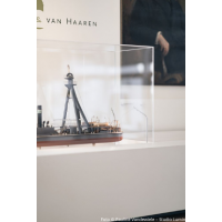 Plexiglas vitrinekap | plexiglas stolp | maquettekap op maat